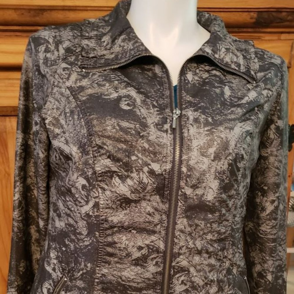 Chico's SZ 2 (L)  Women's Blazer Jacket Zip up Black Gray Camouflage Mar…
